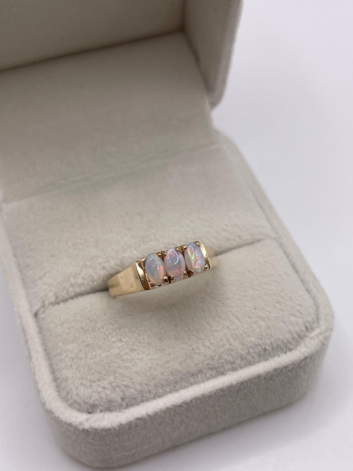 14ct gold opal ring