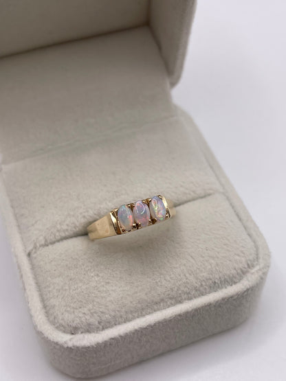 14ct gold opal ring