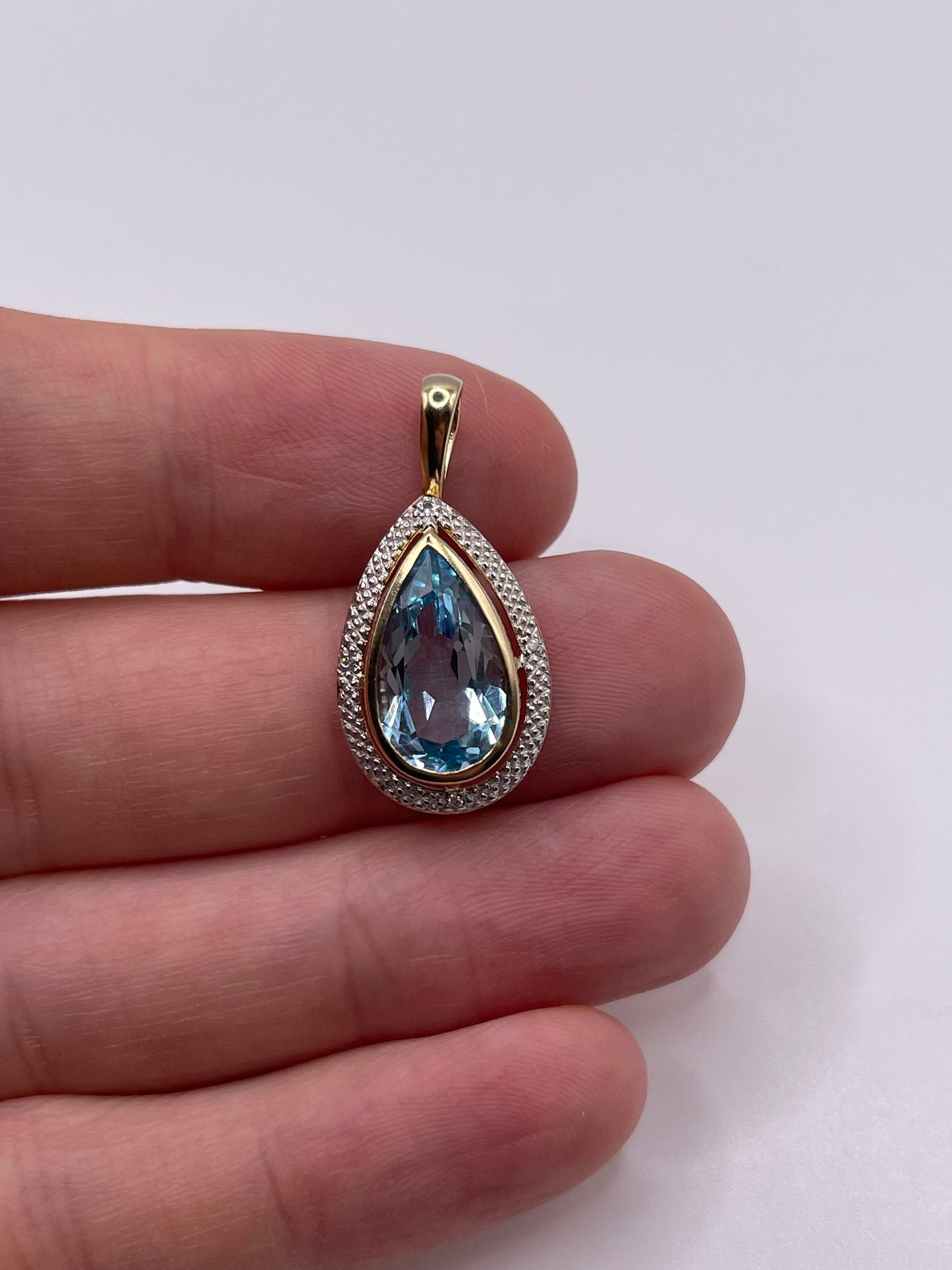 9ct gold topaz and diamond pendant