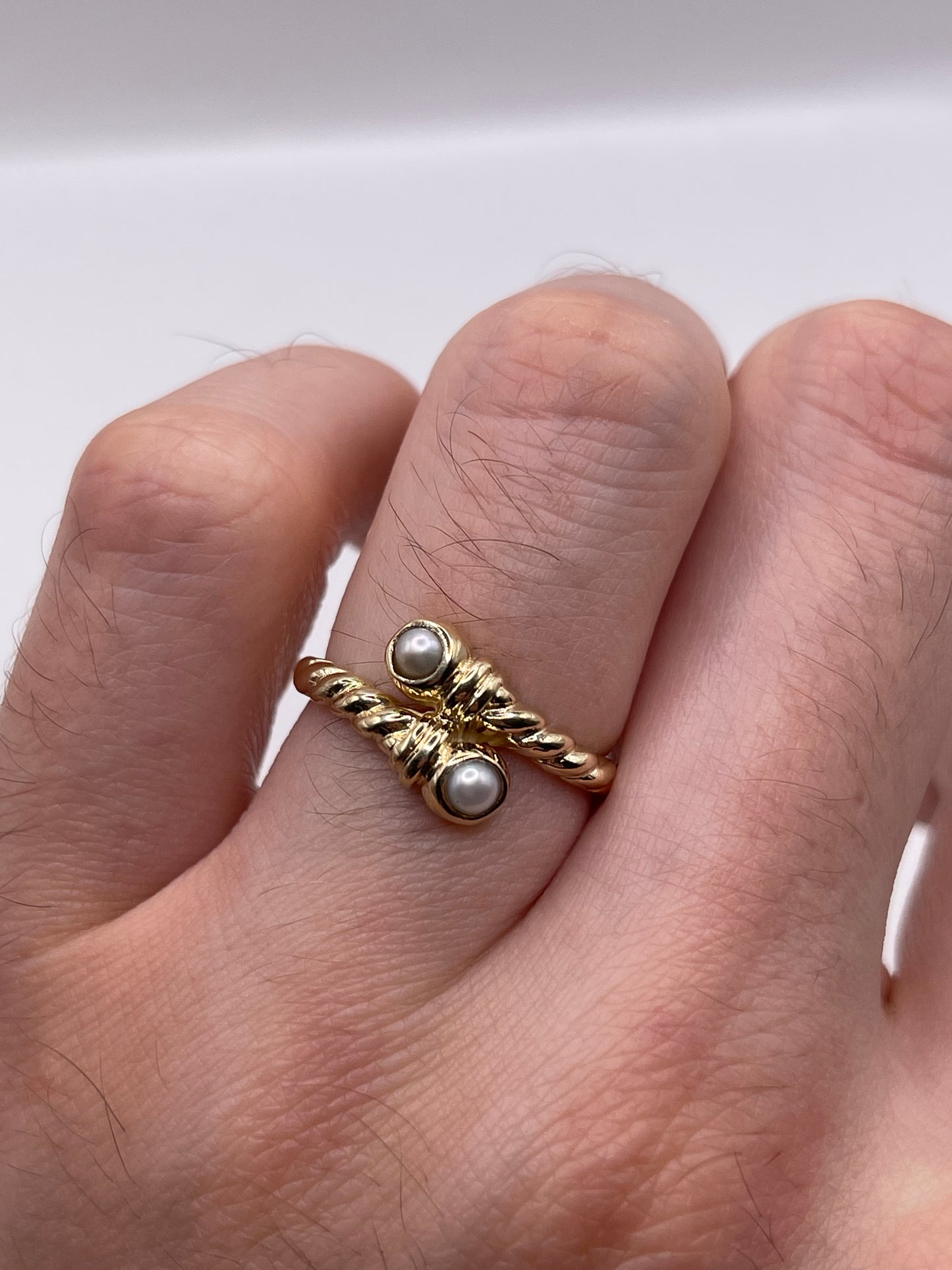 9ct gold pearl torque ring