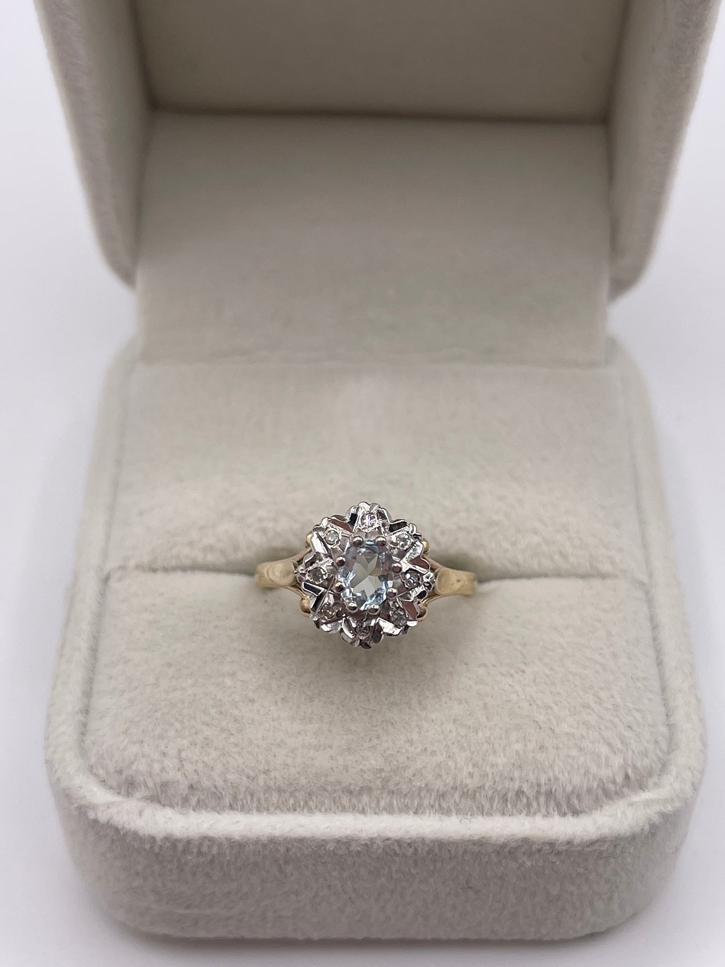 9ct gold aquamarine and diamond ring