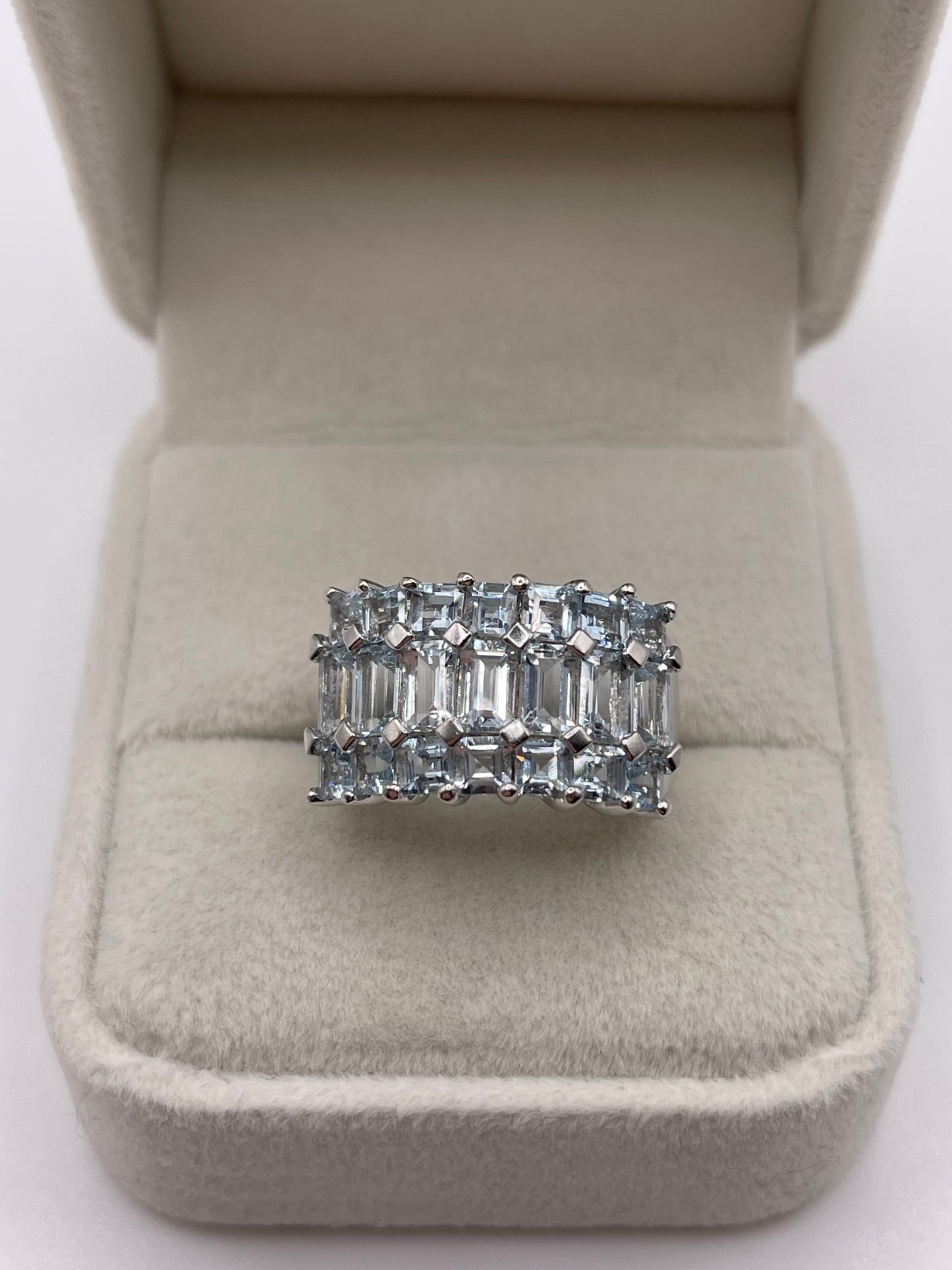 9ct white gold topaz cluster ring