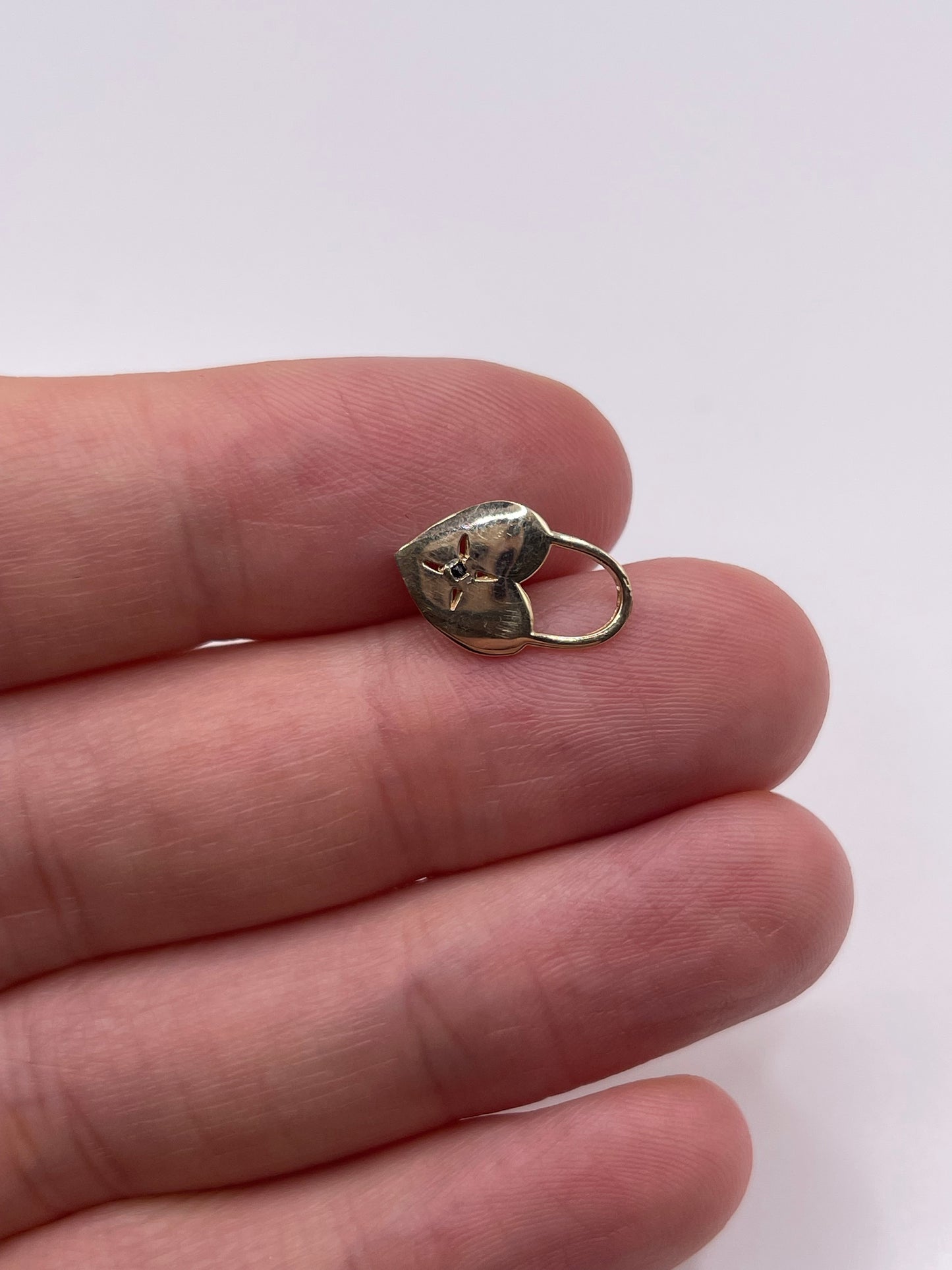 9ct gold sapphire heart pendant
