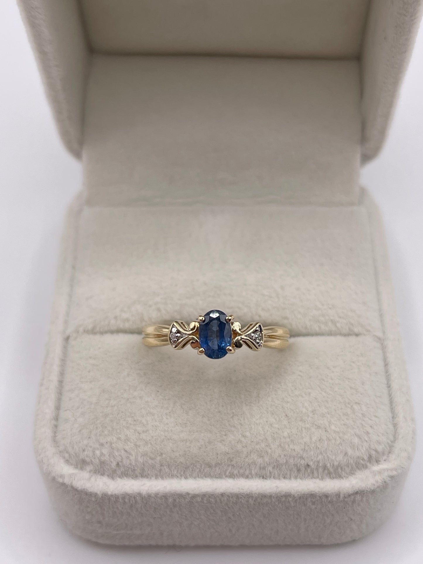 9ct gold kyanite and diamond ring