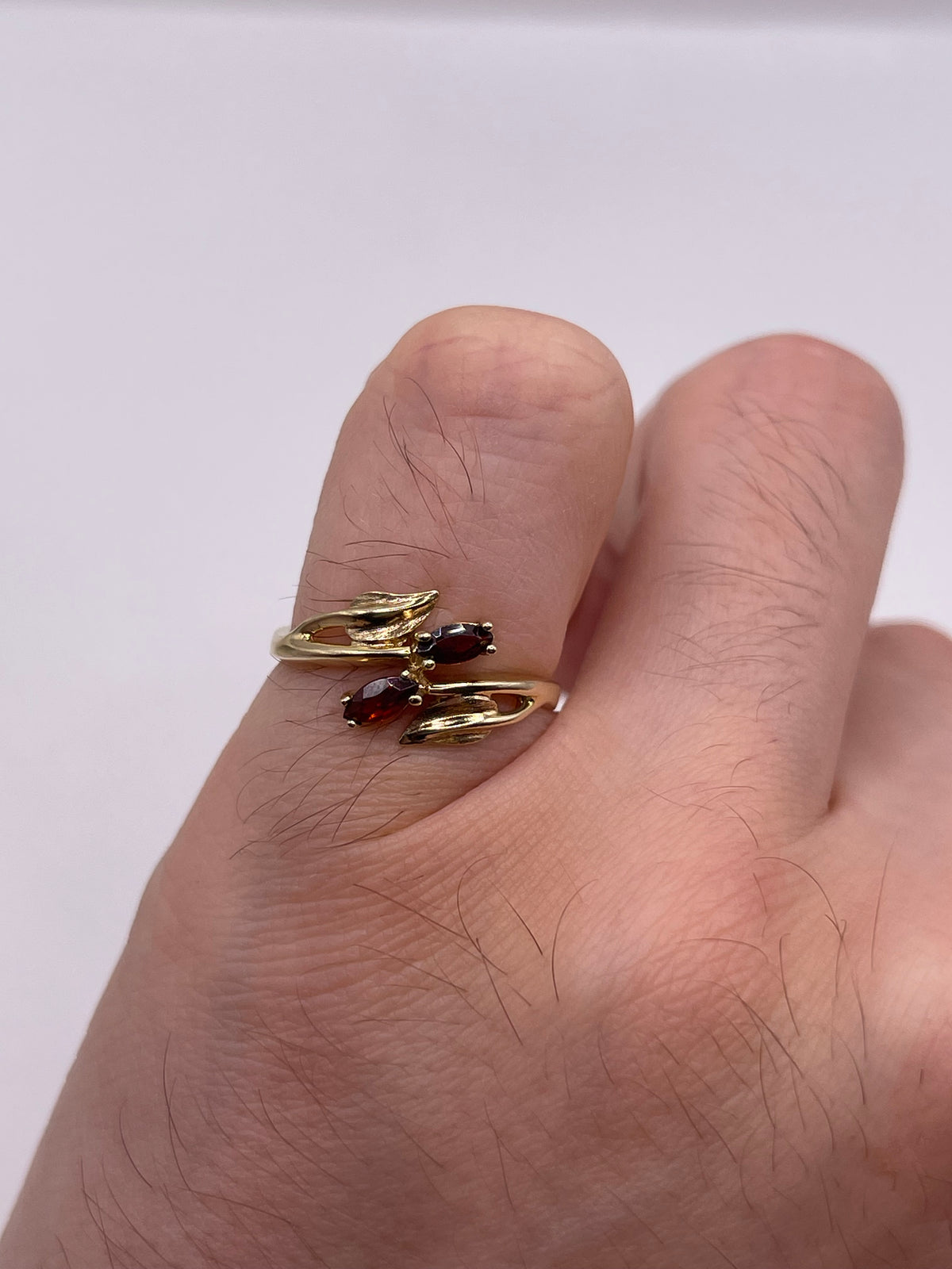 9ct gold garnet ring