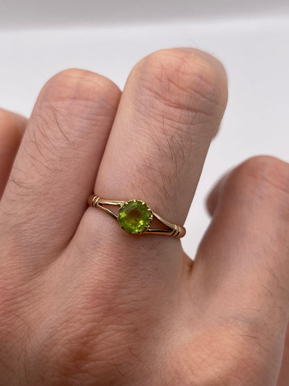 Antique 9ct rose gold peridot ring