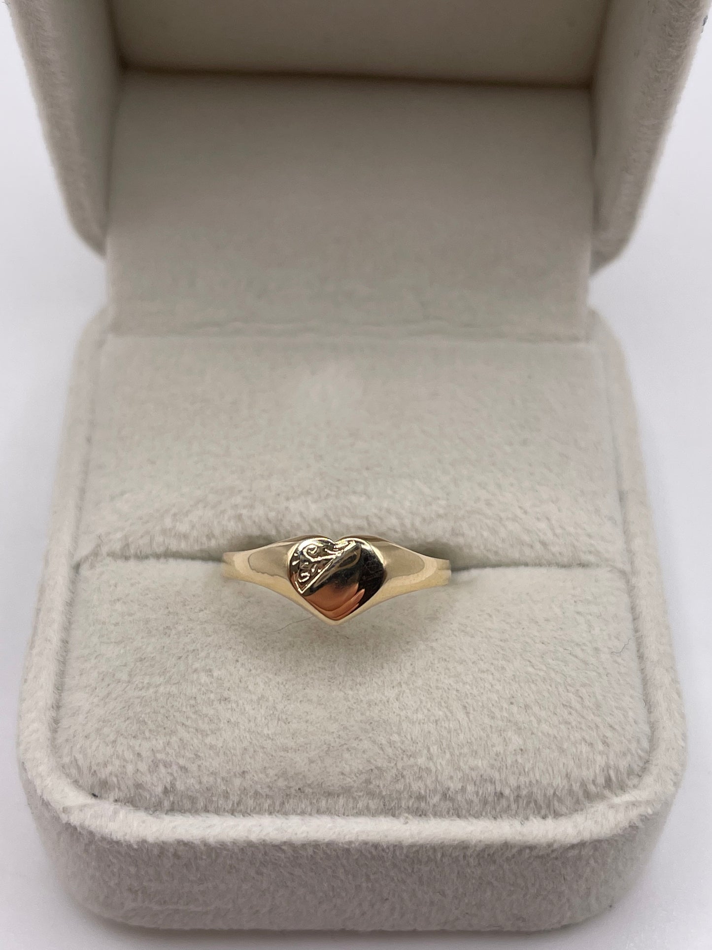 9ct gold heart signet ring