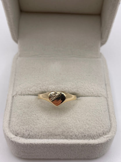 9ct gold heart signet ring