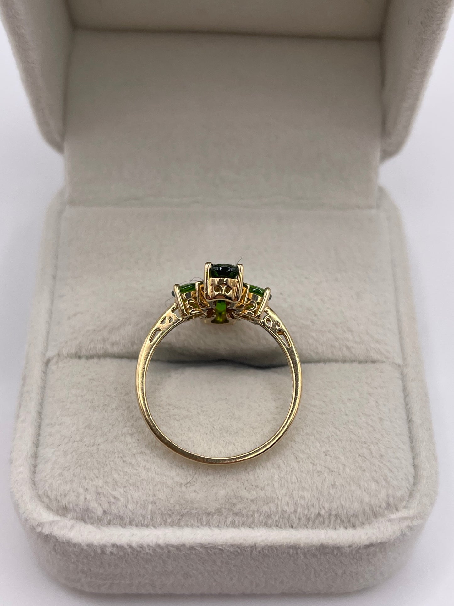 9ct gold diopside and diamond ring