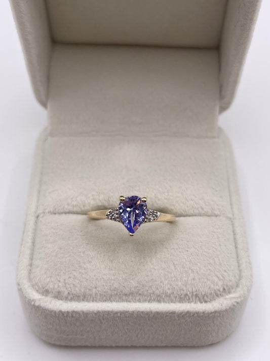 9ct gold tanzanite and diamond ring