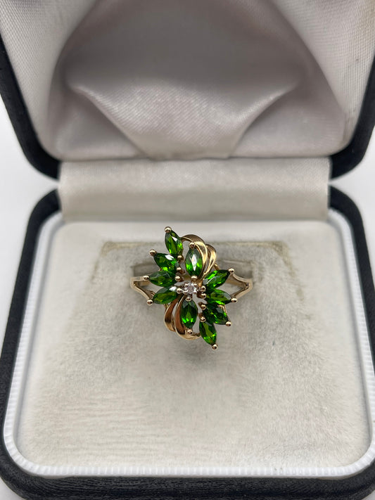 9ct gold diopside and diamond ring