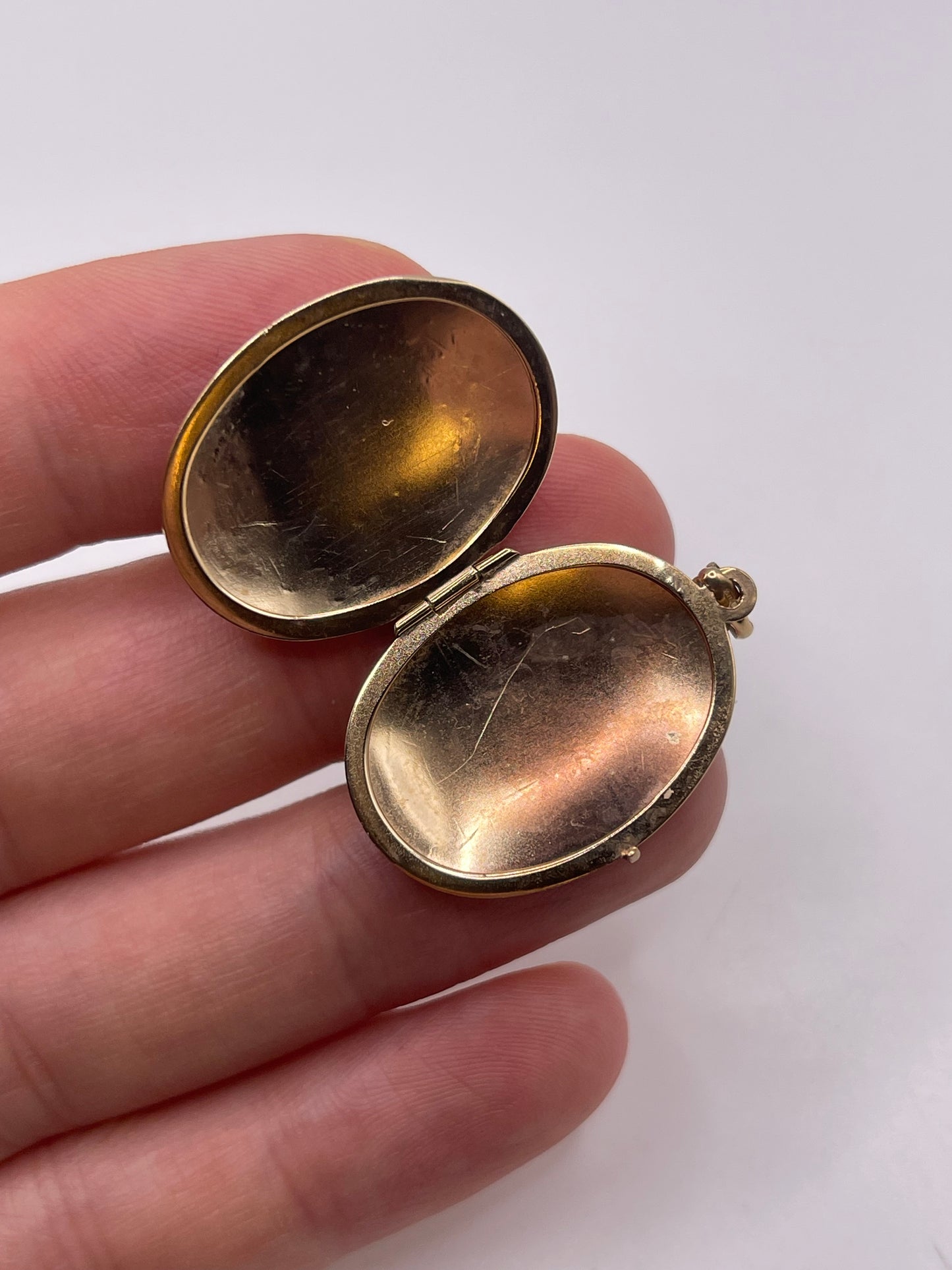 9ct gold locket pendant