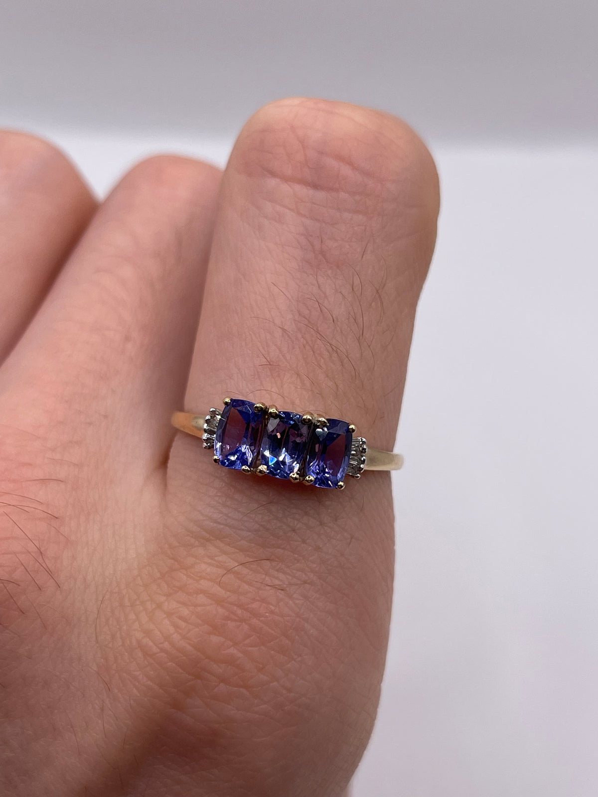 9ct gold tanzanite and diamond ring