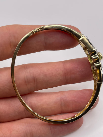 9ct gold peridot and diamond bangle