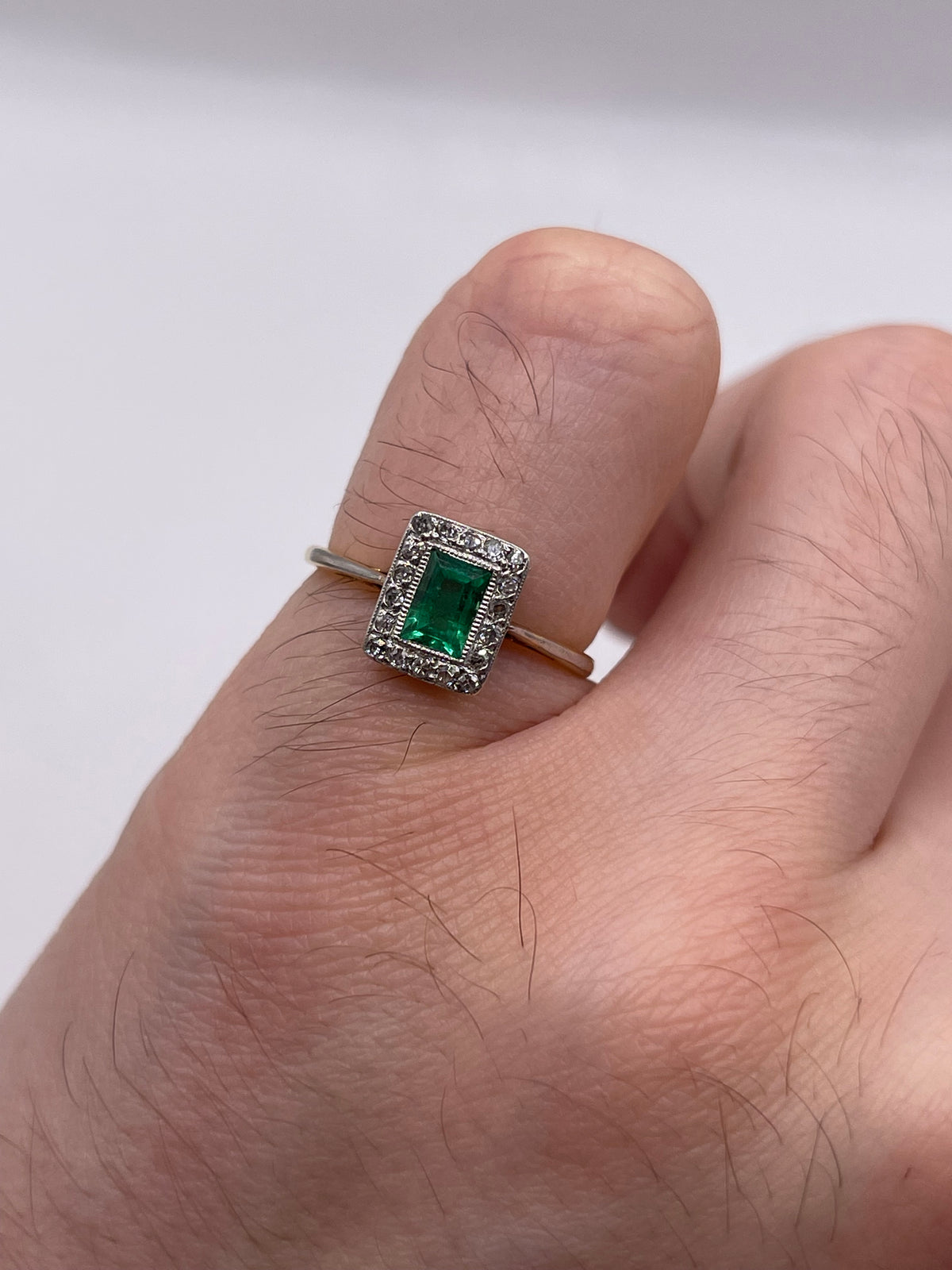18ct gold platinum emerald and diamond ring