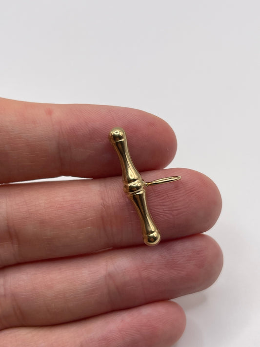 9ct gold T bar pendant