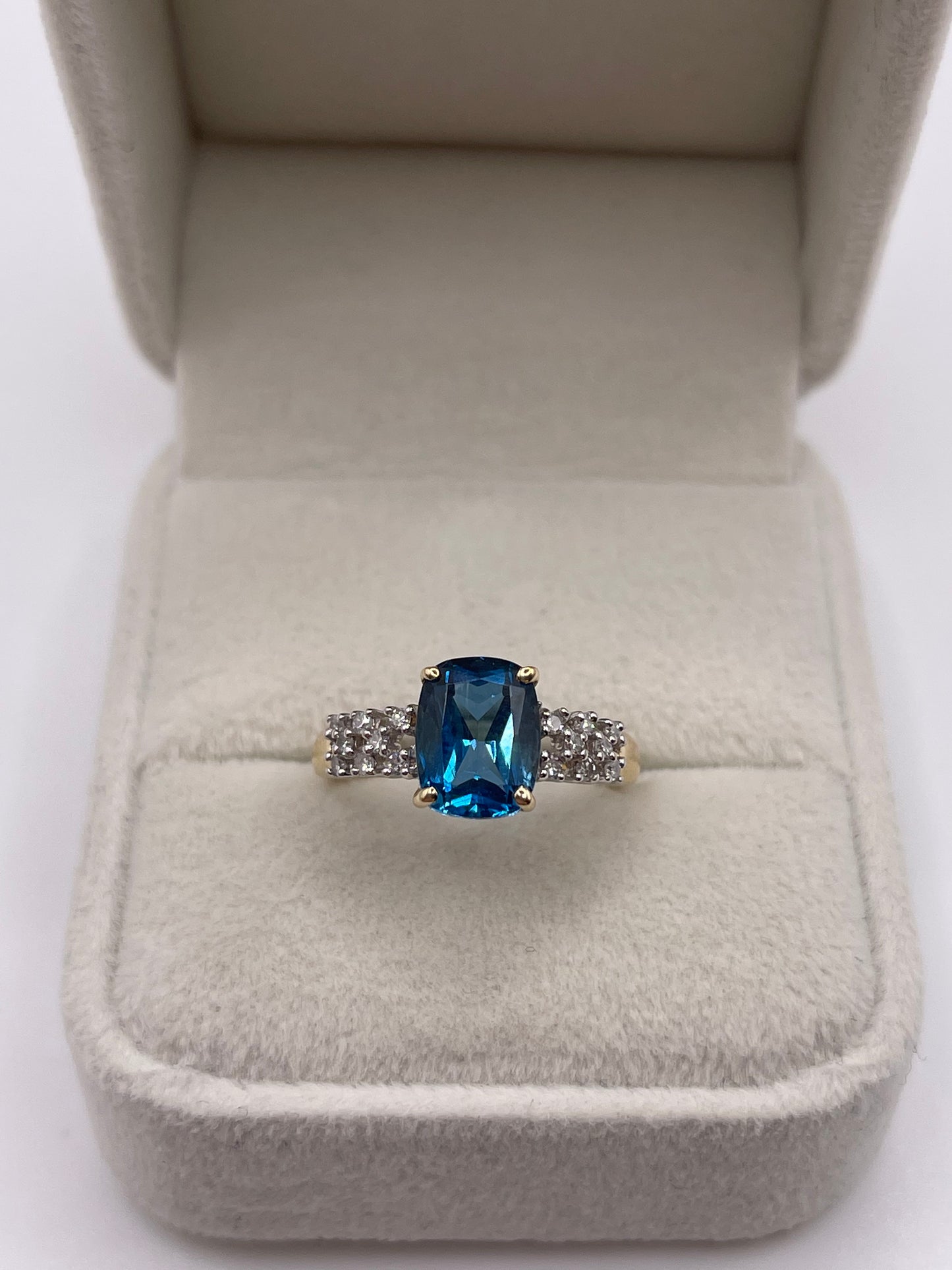 9ct gold topaz and diamond ring