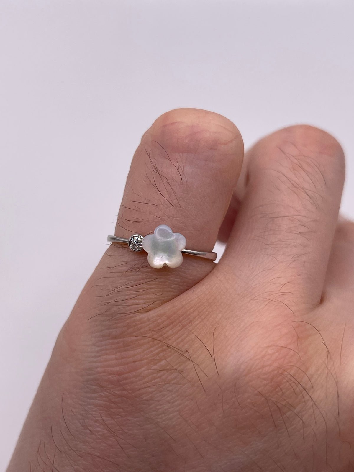 18ct white gold mother of pearl and diamond ring