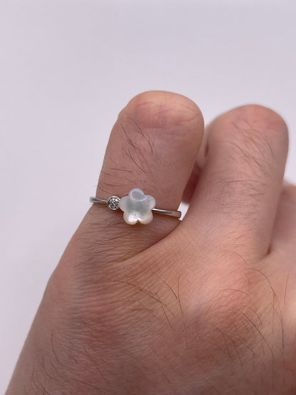 18ct white gold mother of pearl and diamond ring