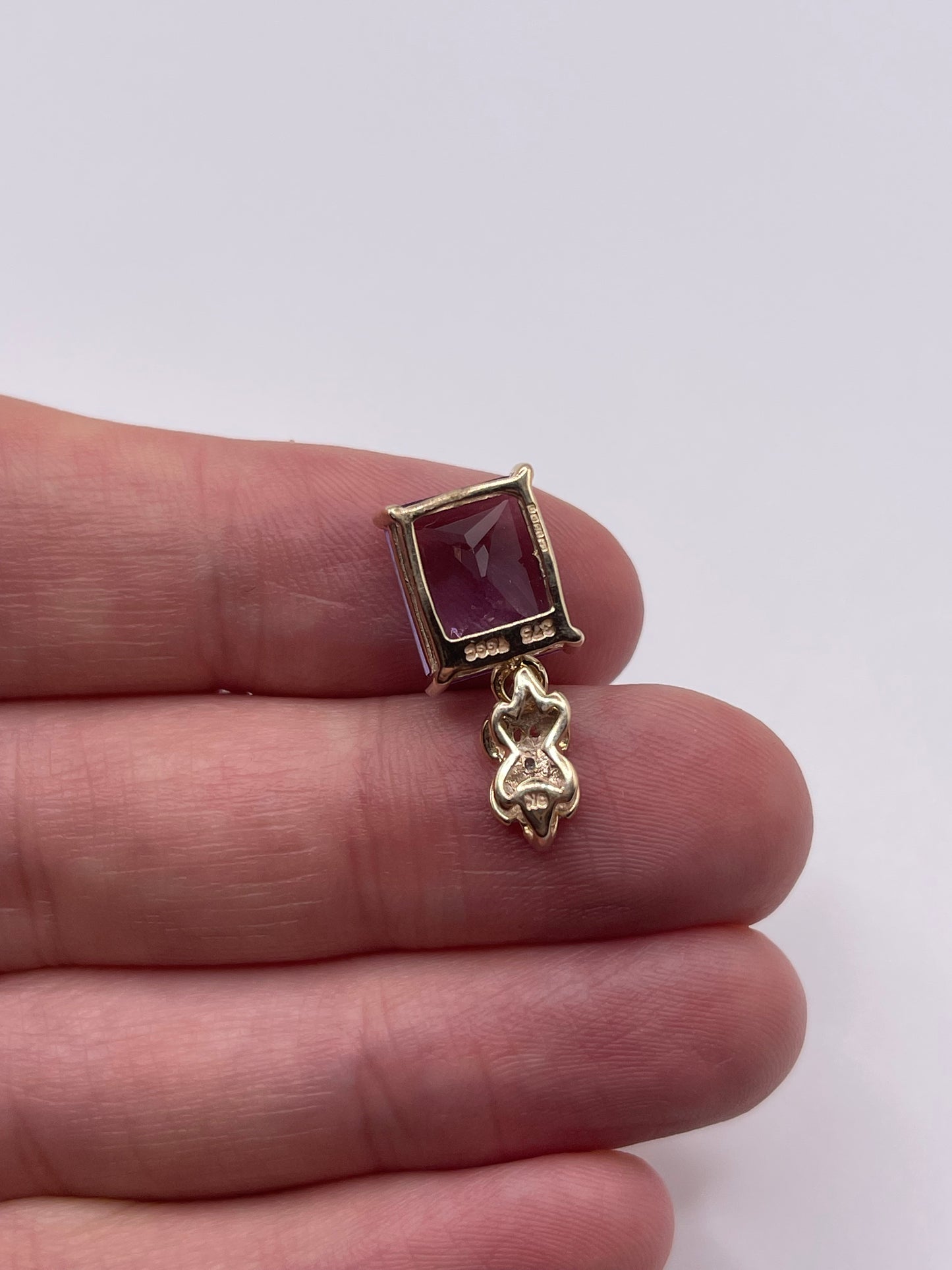 9ct gold amethyst and diamond pendant