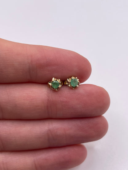 9ct gold emerald stud earrings