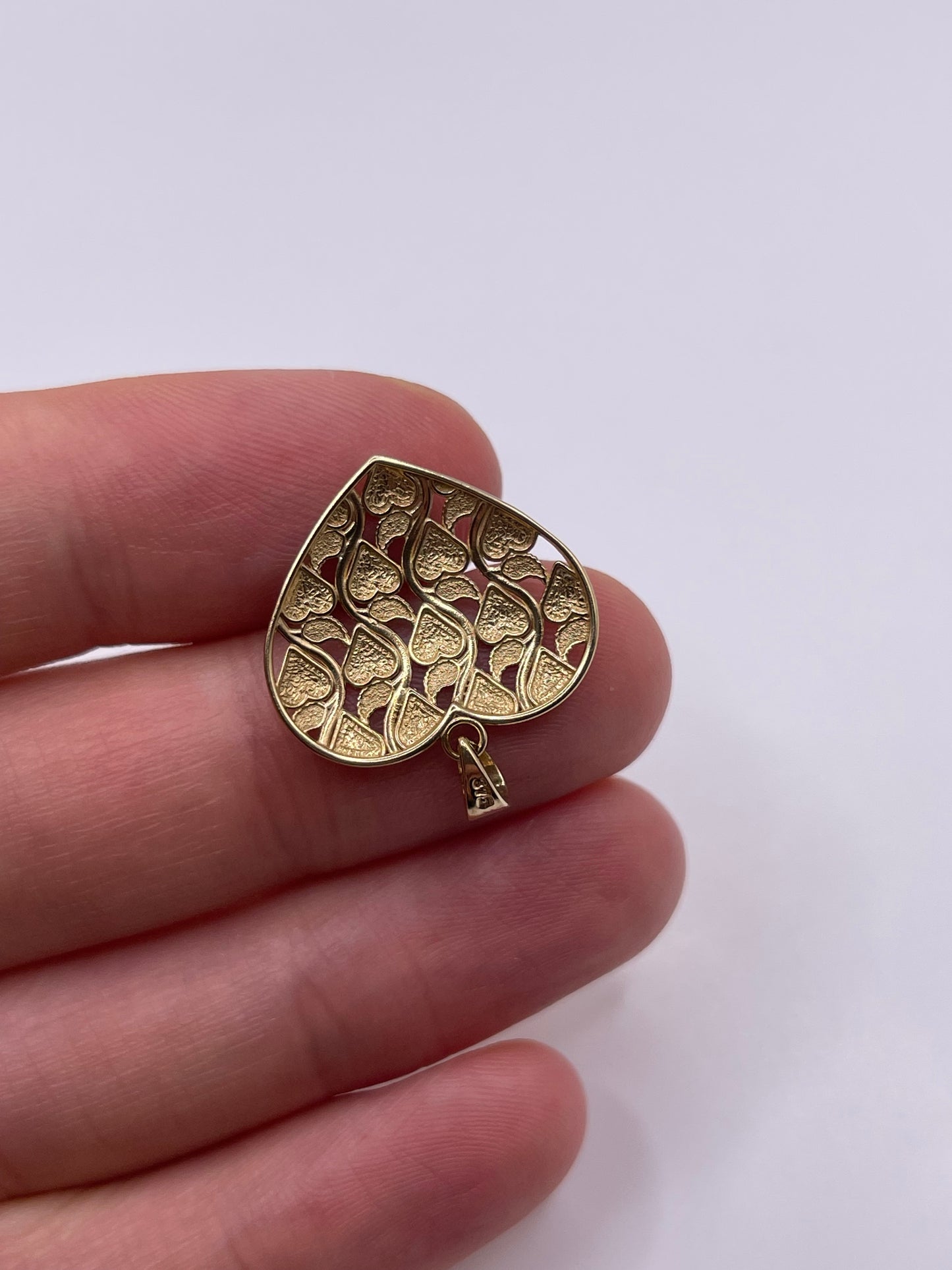 9ct gold heart pendant