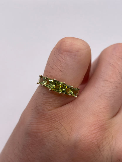9ct gold peridot ring
