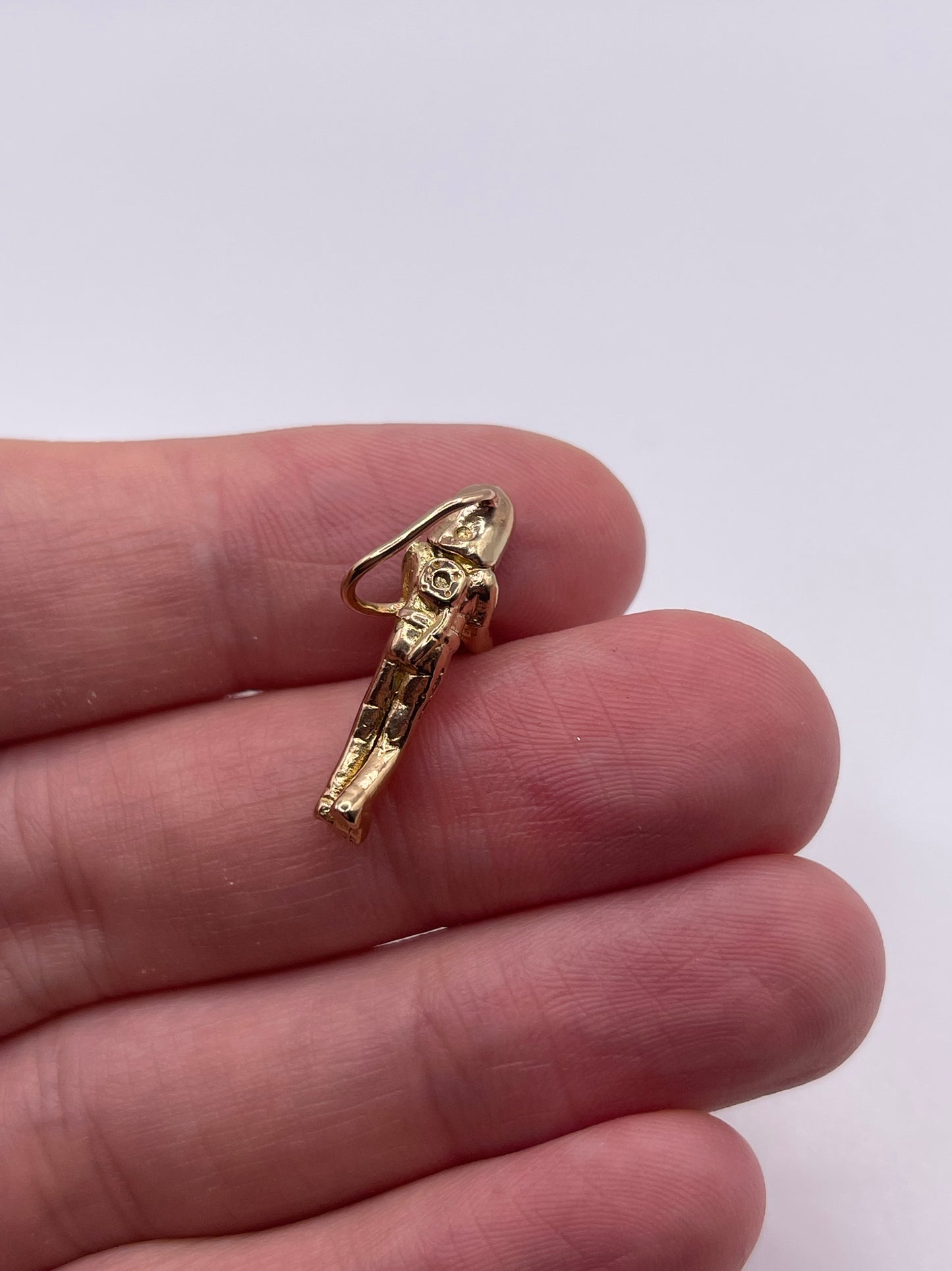 9ct gold diver charm