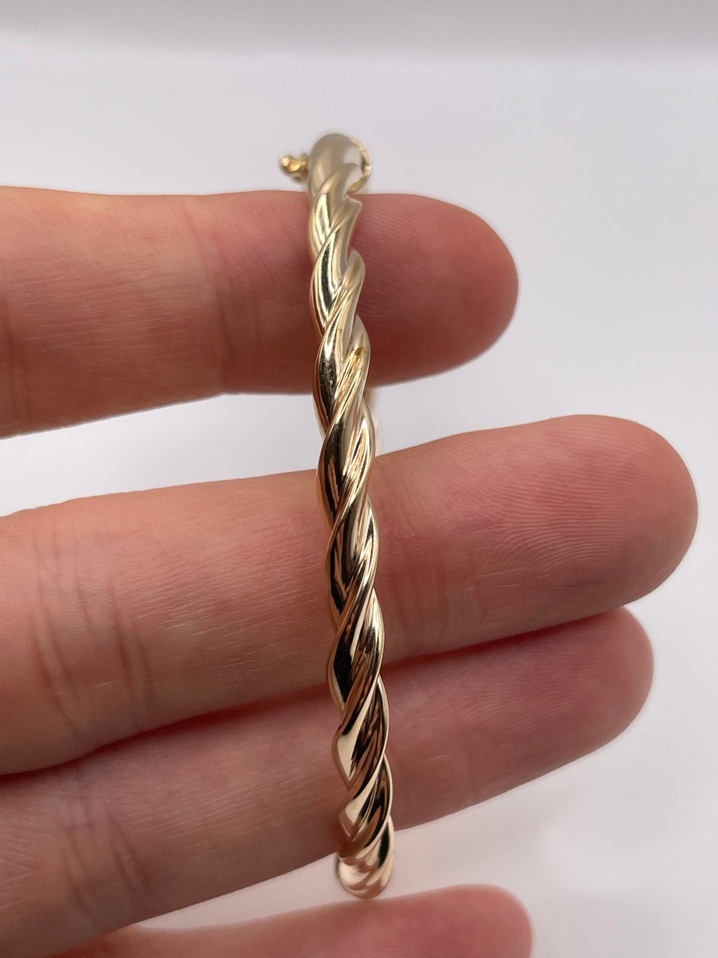 9ct gold bangle