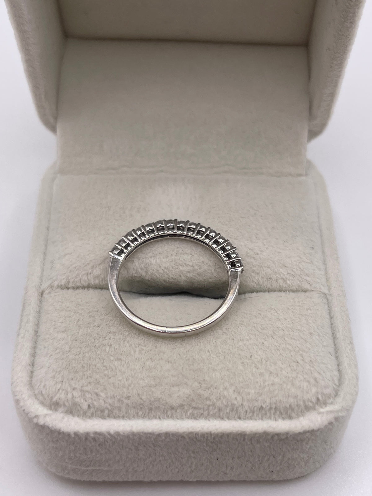 18ct white gold diamond ring