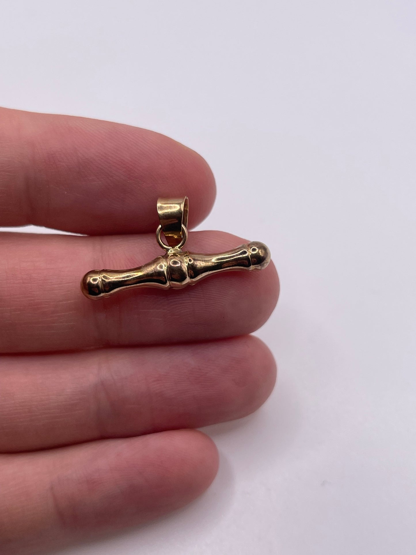 9ct gold t bar pendant