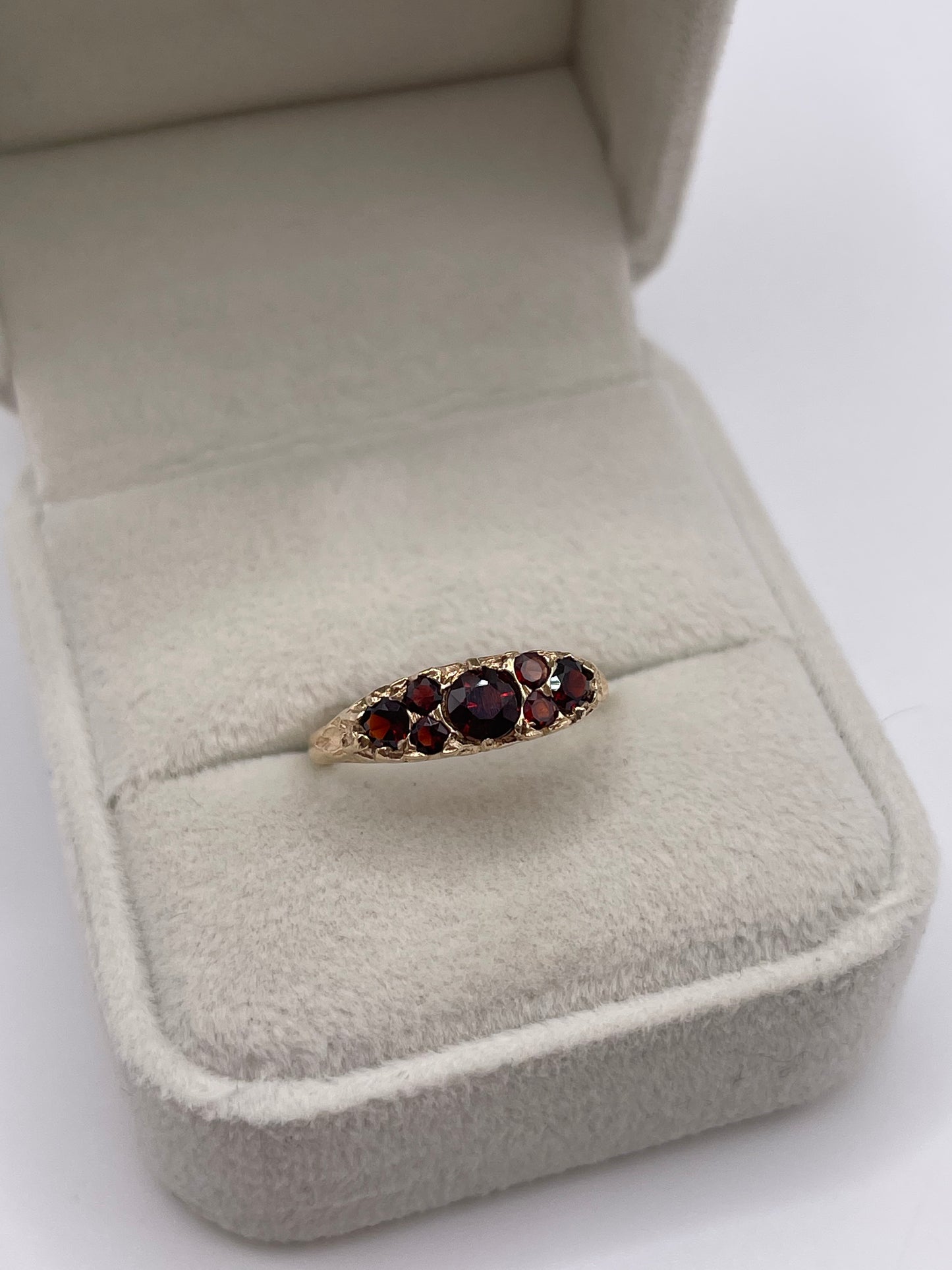 9ct gold garnet cluster ring