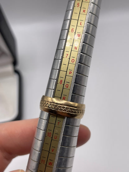 9ct gold engraved band
