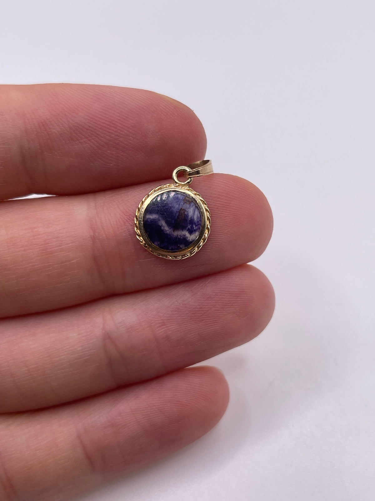 9ct gold blue John pendant