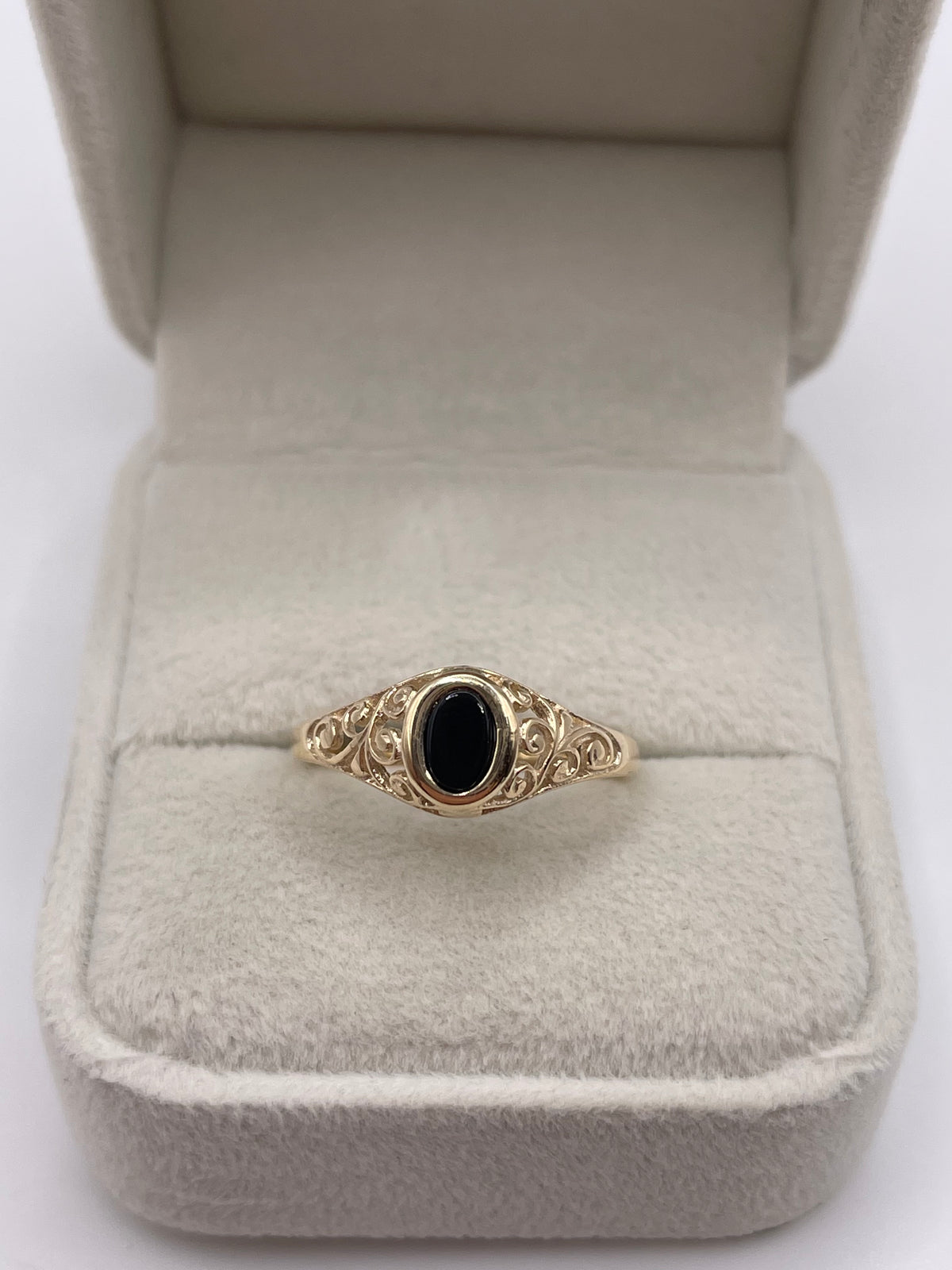 9ct gold onyx ring