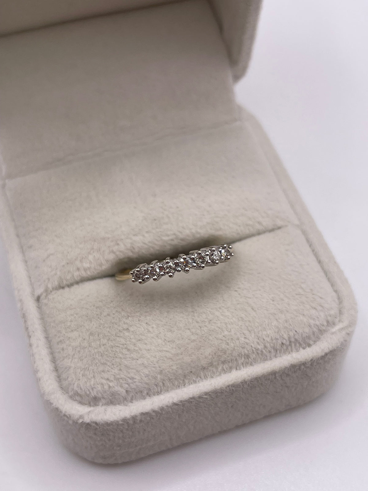 9ct gold diamond ring