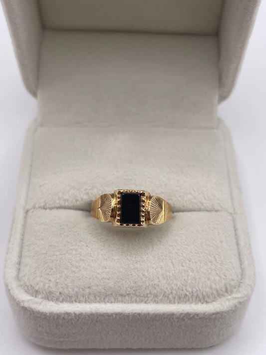9ct gold onyx ring