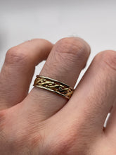 Load image into Gallery viewer, 9ct multi tone gold celtic ring
