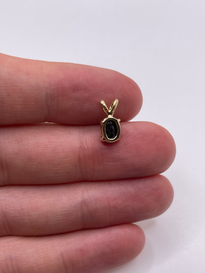 9ct gold sapphire pendant