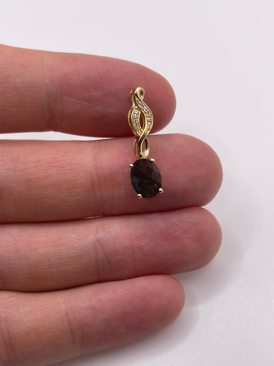 9ct gold quartz and diamond pendant
