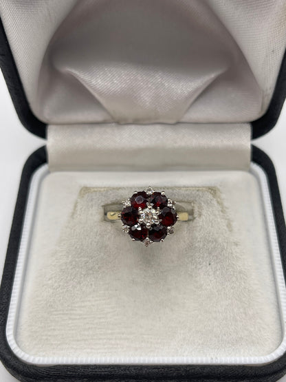 18ct gold garnet and diamond ring