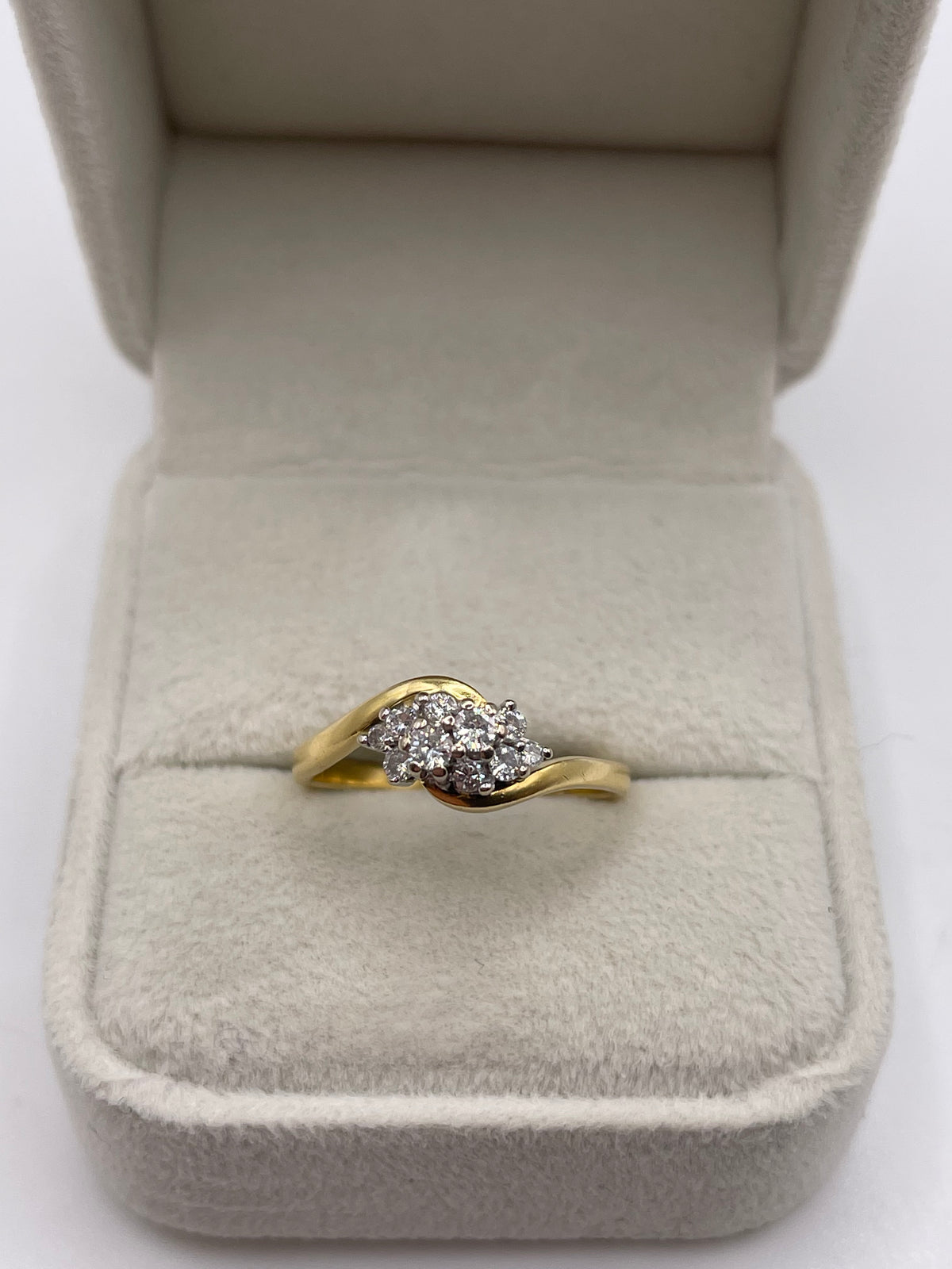 18ct gold diamond cluster ring