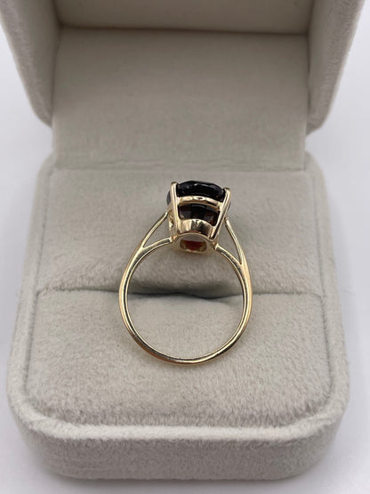 9ct gold garnet ring