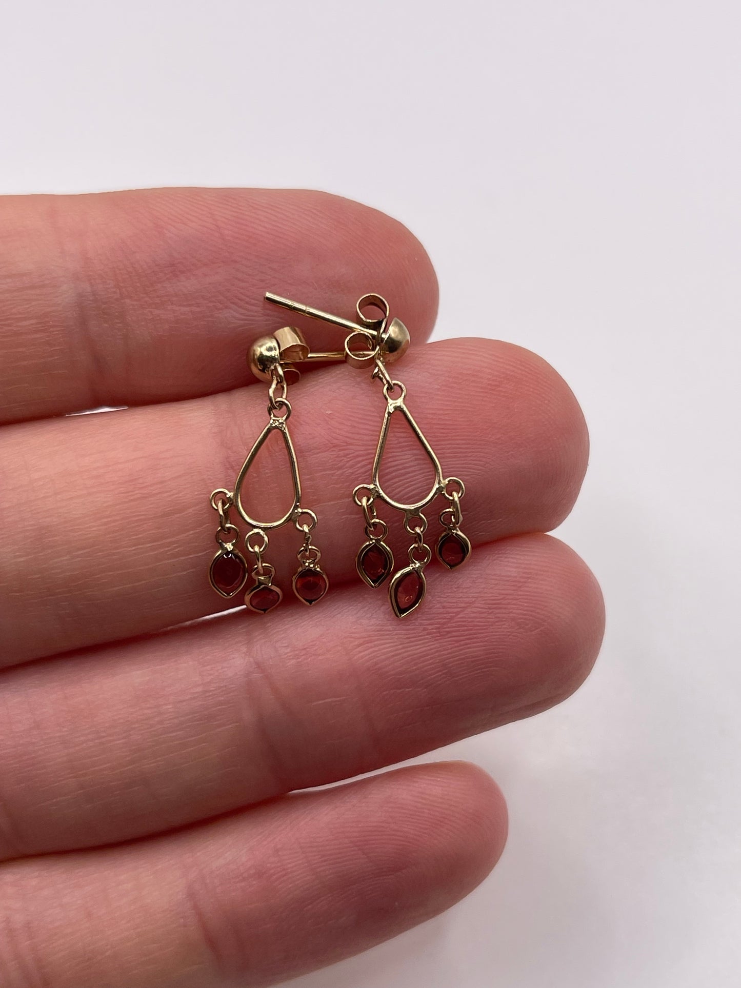 9ct gold garnet earrings
