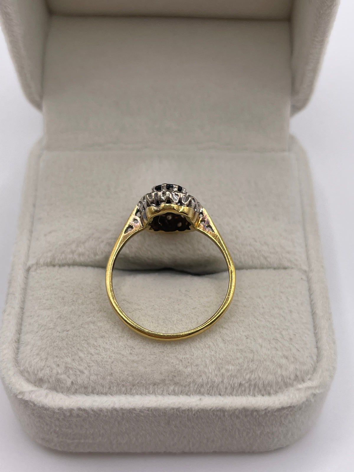 18ct gold sapphire and diamond ring