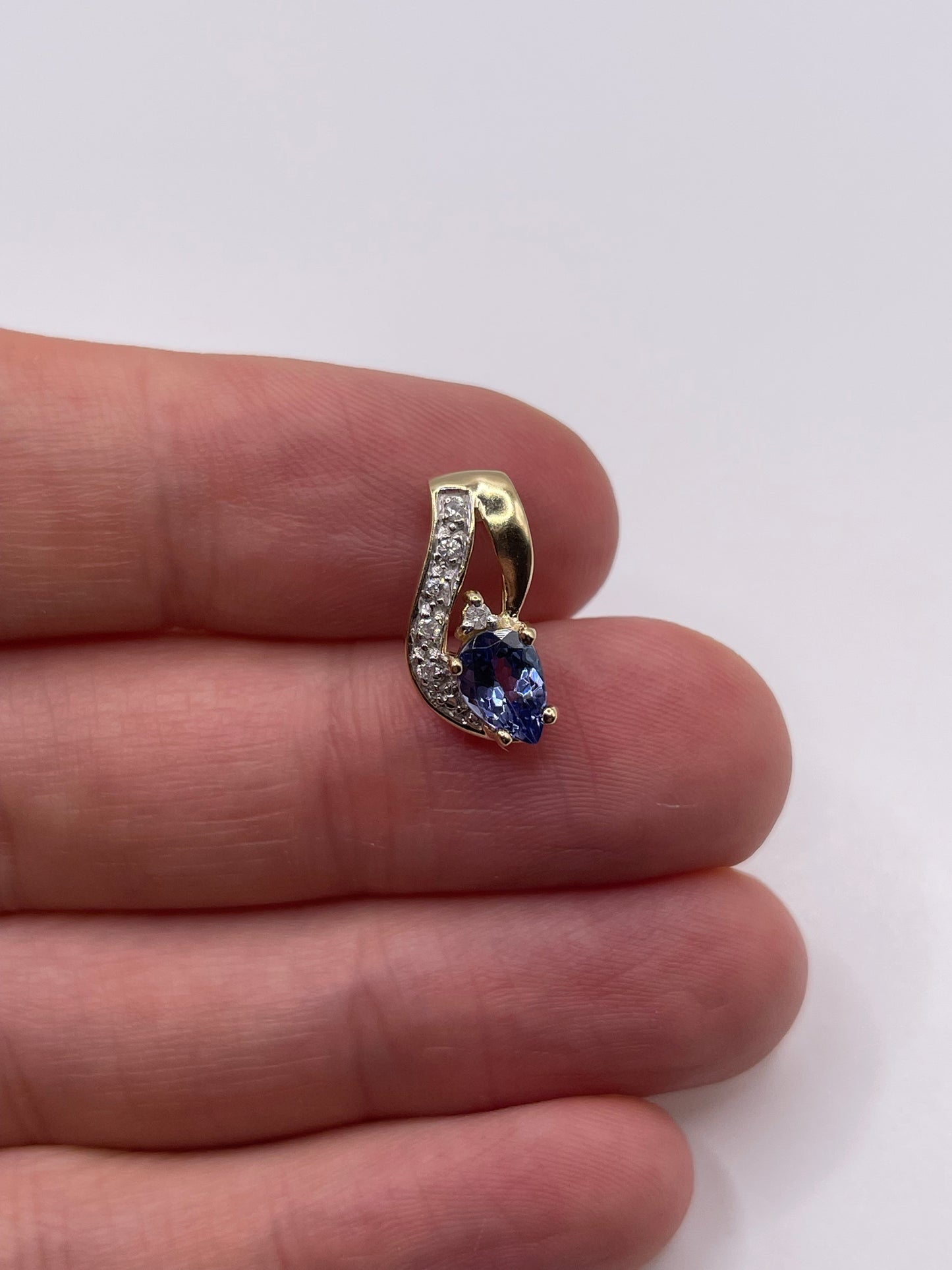 9ct gold tanzanite and diamond pendant