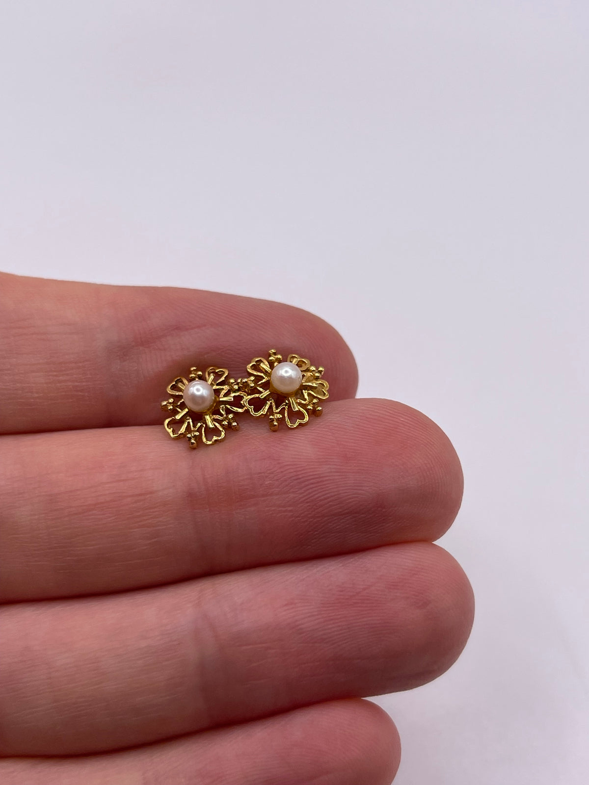 9ct gold pearl earrings