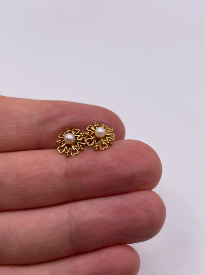 9ct gold pearl earrings