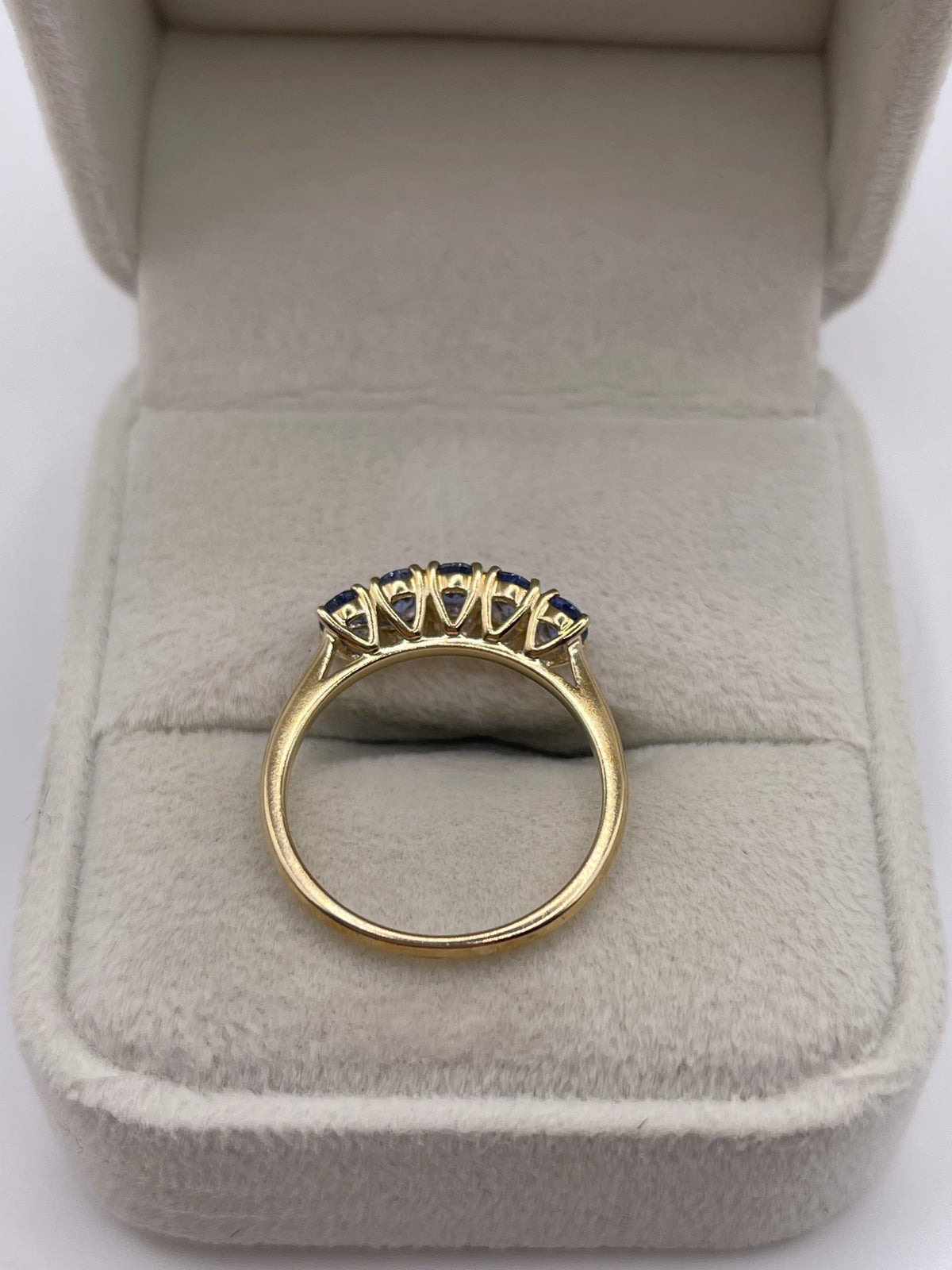 9ct gold sapphire ring