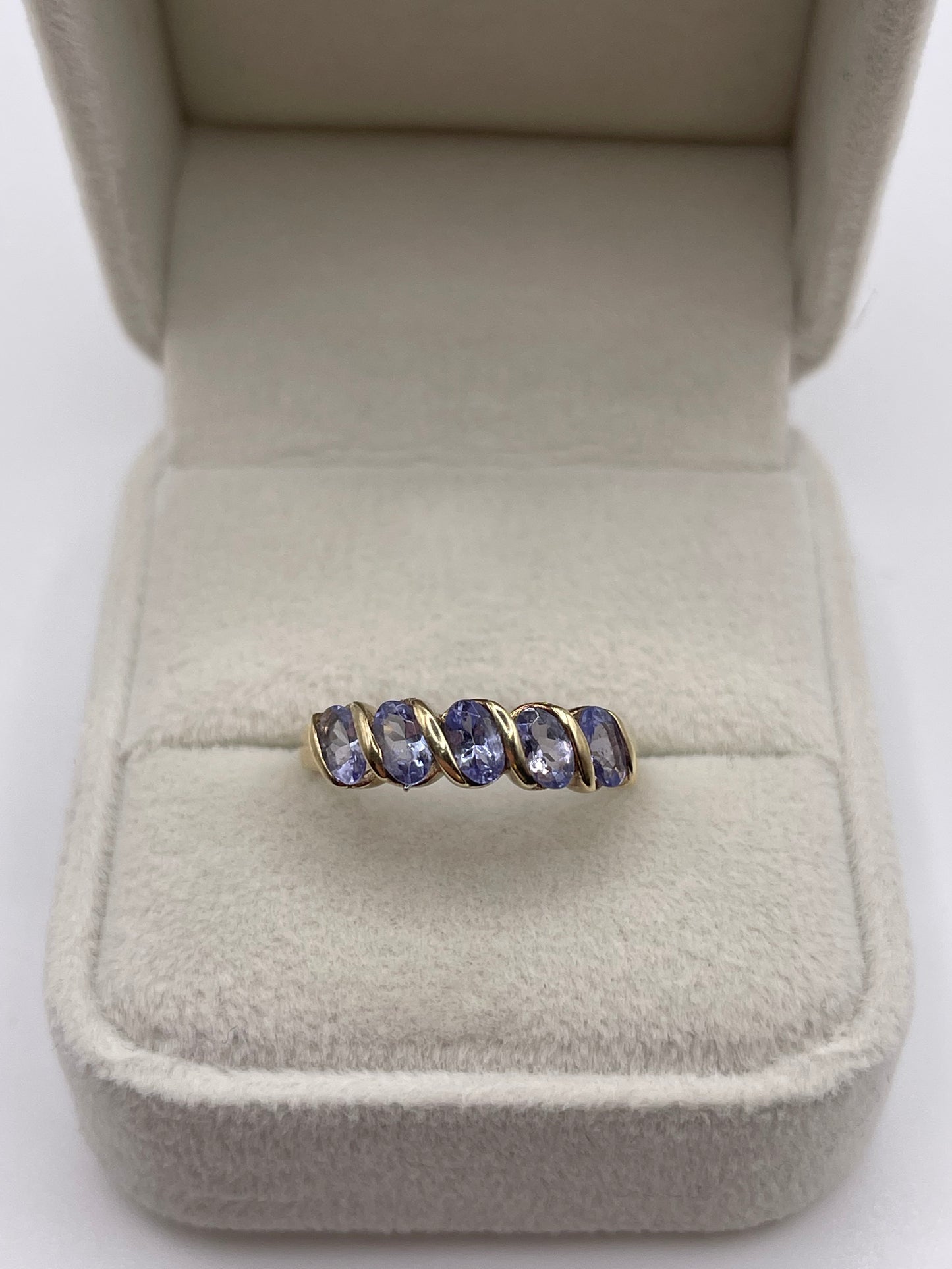 9ct gold tanzanite ring